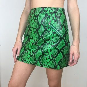 NWOT Never Worn Green Snakeskin Mini Skirt